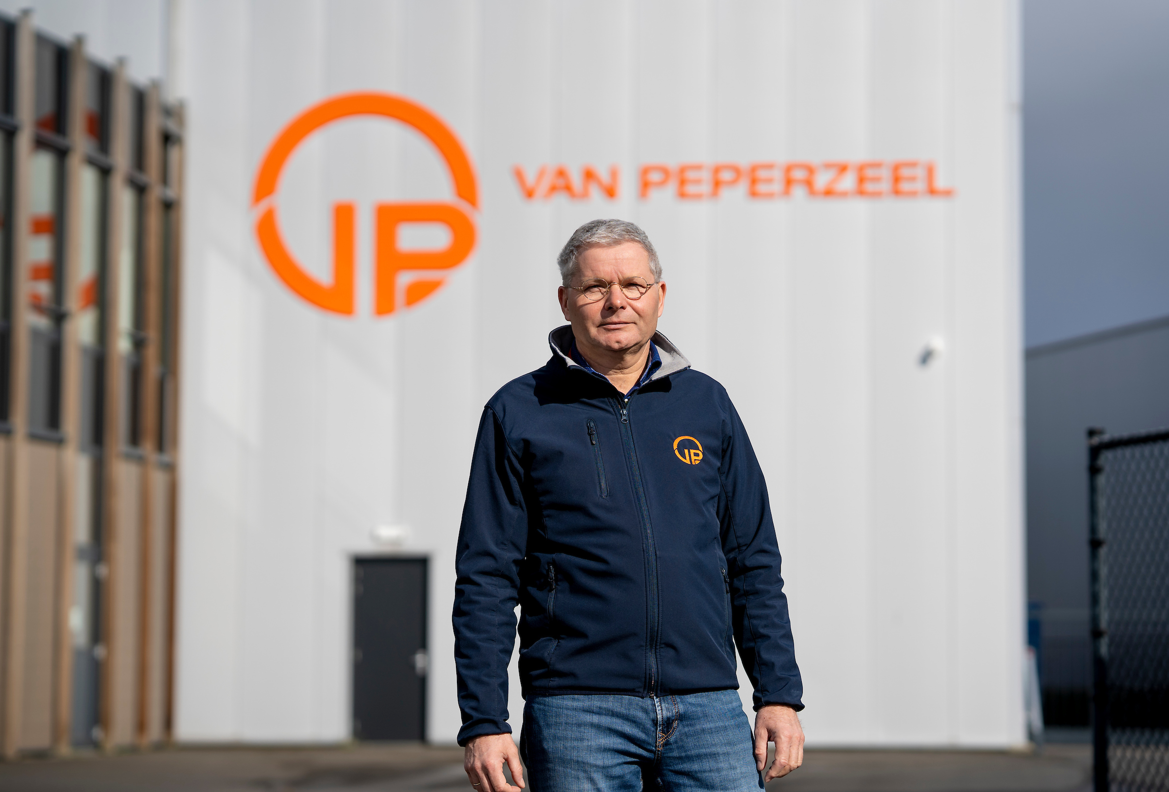 Johan van Peperzeel, Van Peperzeel is de inzamelaar van oude accu's in Nederland en België